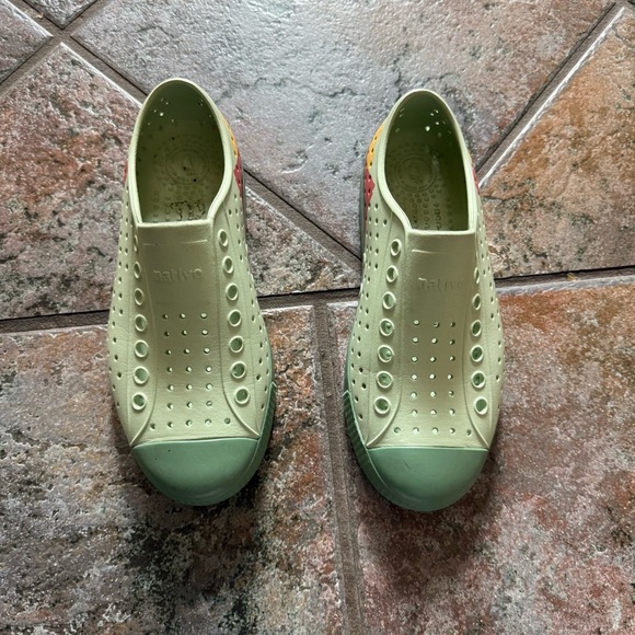 Native Shoes unisex design M5 or W7 slip on water shoes - Picture 2 of 10